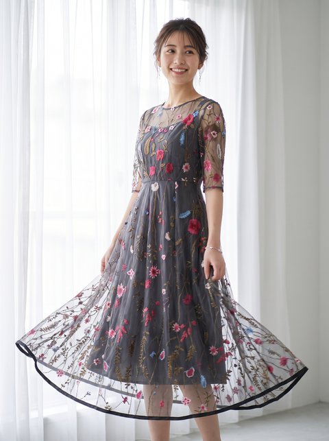 大人にもぴったりのロマンティックなワンピース（ホワイト・グレー系・Mサイズ）| 名古屋のレンタルドレス24DRESS