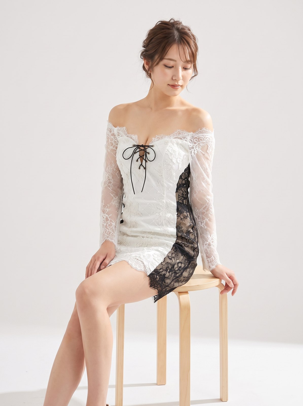 サイドレースアップ タイトドレス（ホワイト・グレー系・Sサイズ）| 名古屋のレンタルドレス24DRESS