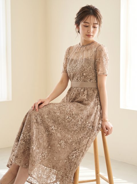 レースの美しさが際立つバックデザインドレス（ブラウン・ベージュ系・Mサイズ）| 名古屋のレンタルドレス24DRESS
