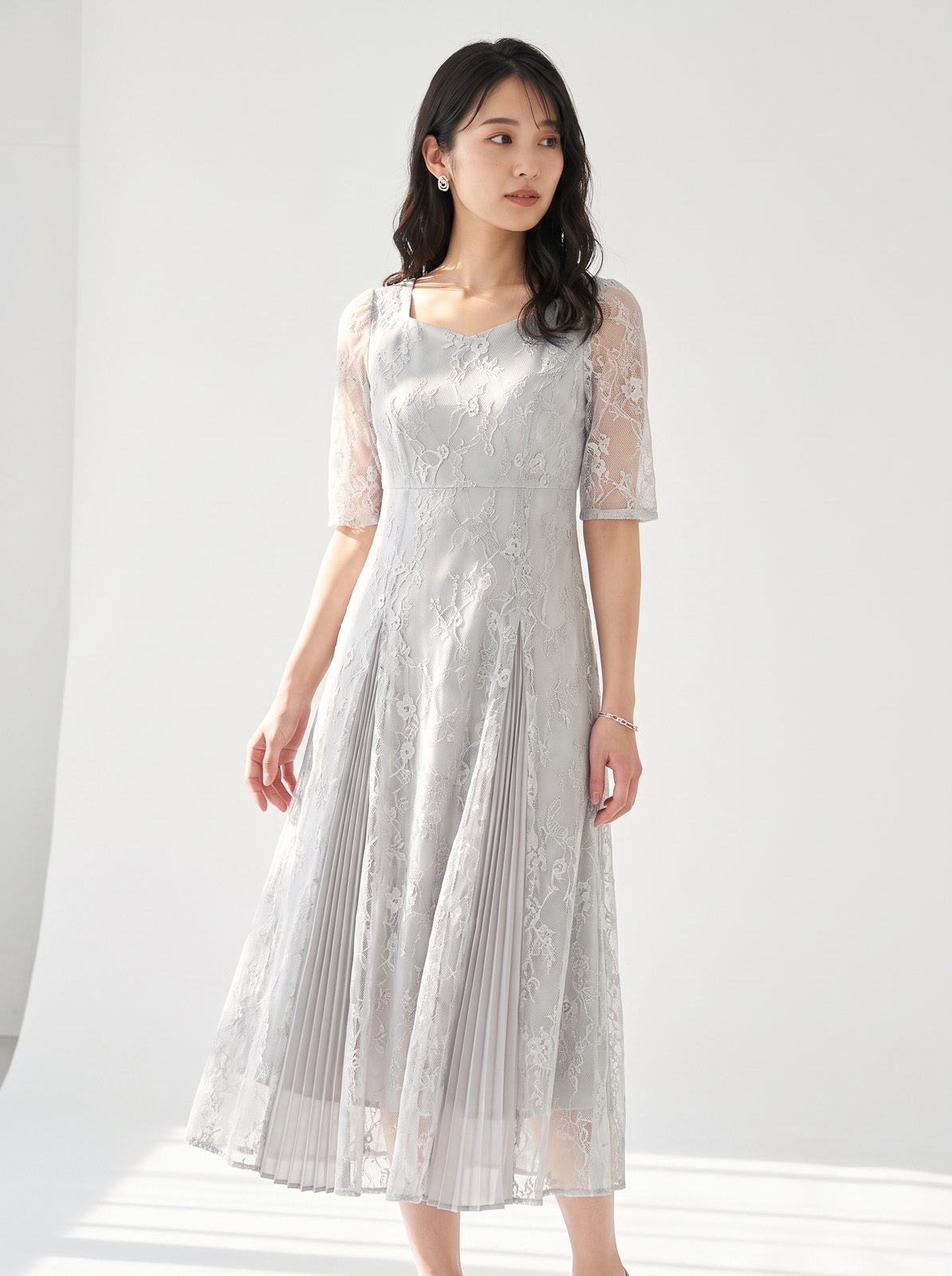 総レースワンピース・パーティードレス（ホワイト・グレー系・Sサイズ）| 名古屋のレンタルドレス24DRESS