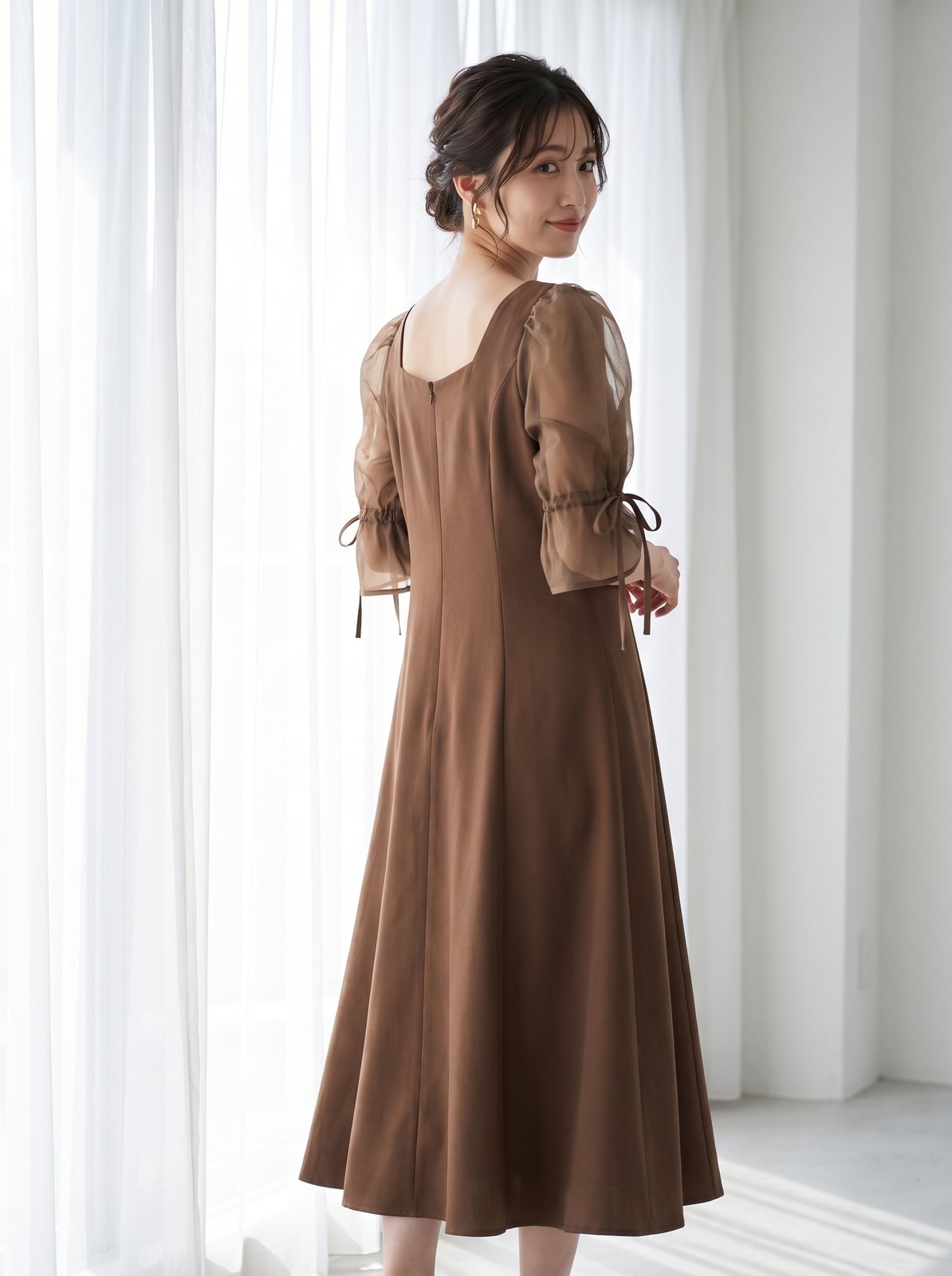 シアーパフスリーブ フレアミディドレス（ブラウン・ベージュ系・Sサイズ）| 名古屋のレンタルドレス24DRESS